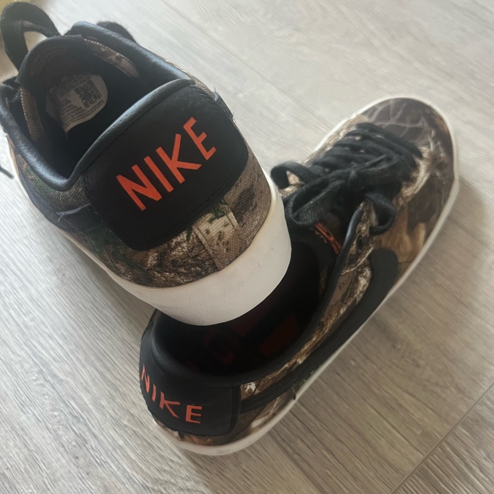 NWOT Camouflage Nike